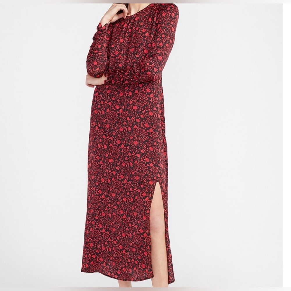 🥀NWT🥀Express Floral Ruched Sleeve Midi Dress